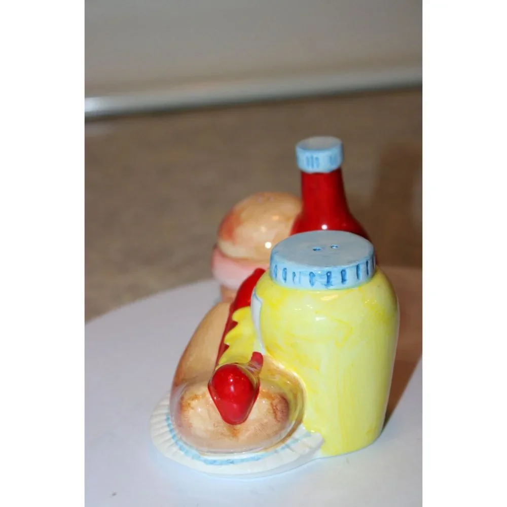 Salt & Pepper Shakers - Hamburger w/Ketchup and Hot Dog w/Mustard Large.
